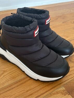 Hunter Black Quilted Winter Ankle Boots with White Sole